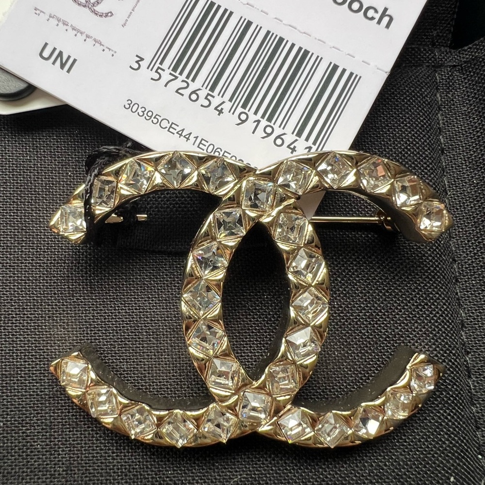 New CHANEL CC Crystal Classic square 
Baguette crystals High Society CC Brooch